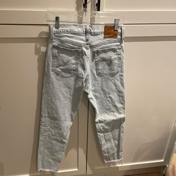 Levi’s Wedgie Light Wash - Picture 2 of 2